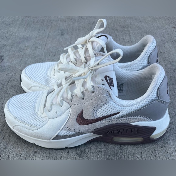 Nike Air Max Women's Sneakers - Picture 4 of 7